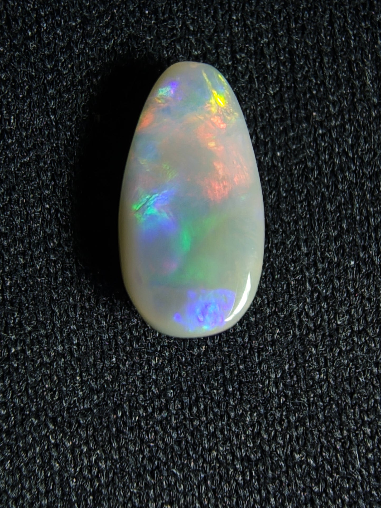 0.70c Fiery Red & Cool Blue - Dark Opal - Lightning Ridge