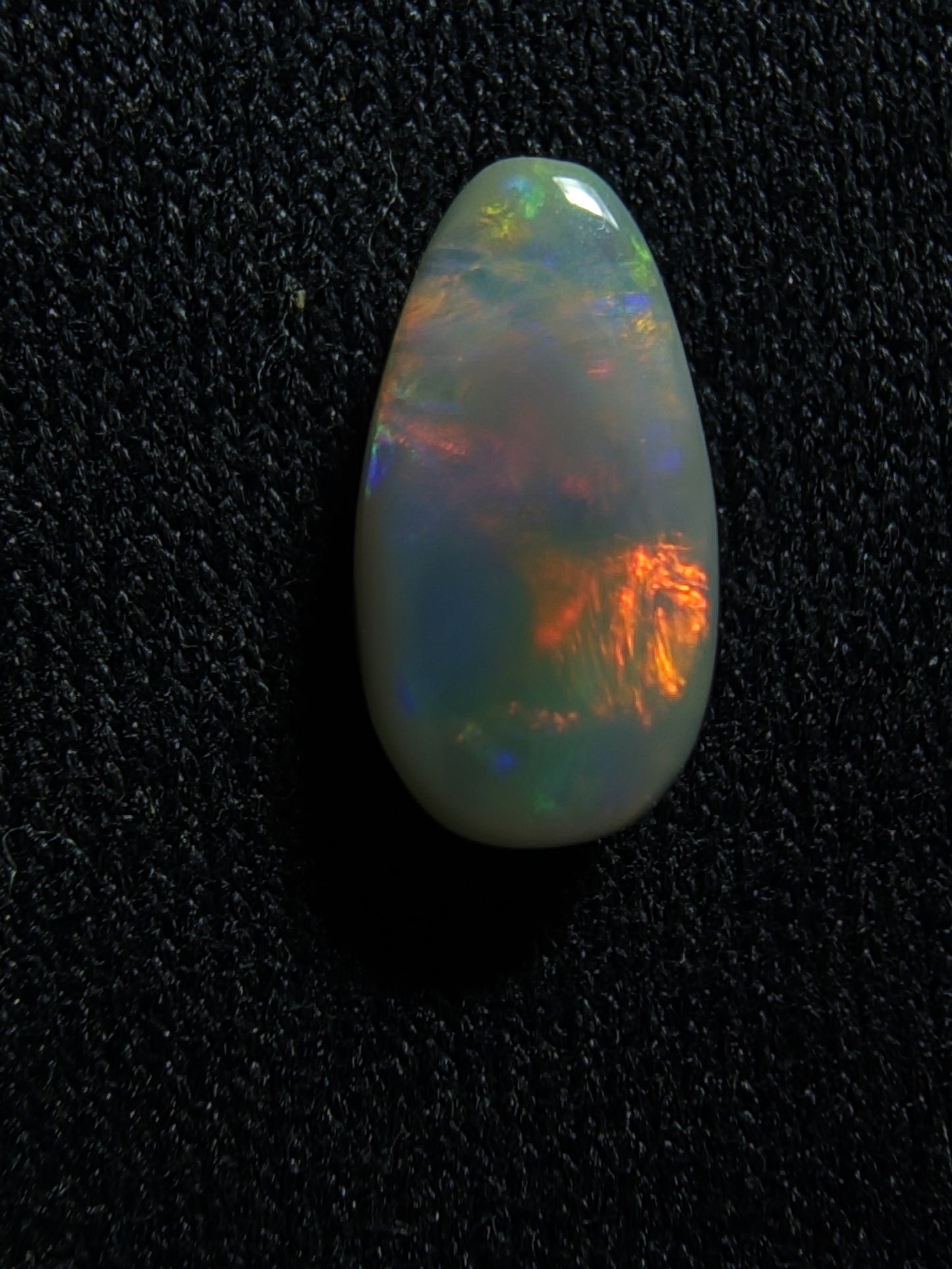 0.70c Fiery Red & Cool Blue - Dark Opal - Lightning Ridge