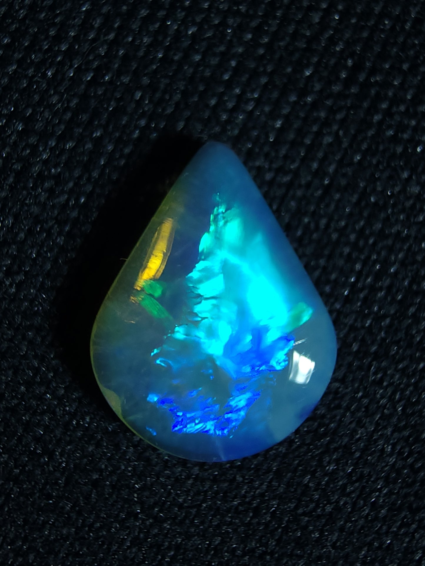 0.85c Blue & Green Ribbon - Crystal Opal - Lightning Ridge